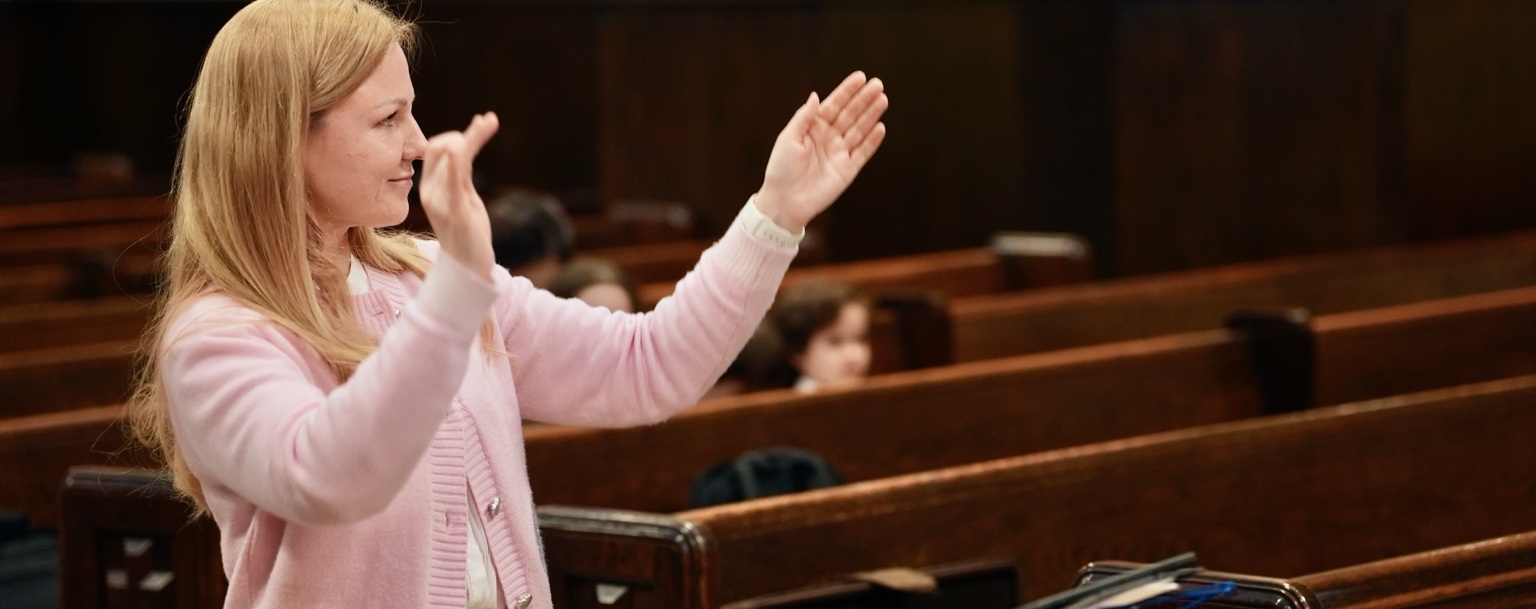 Olena Ponpon conducting with raised hands